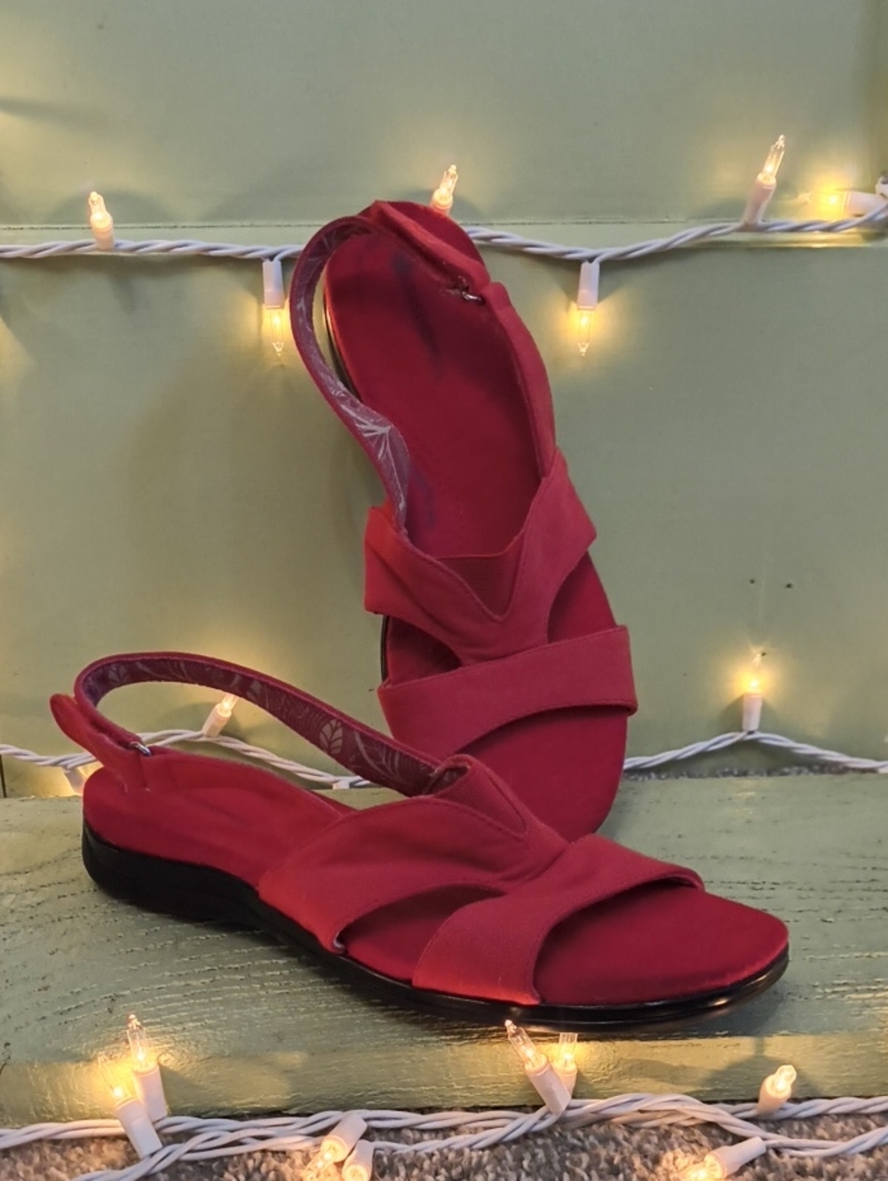 Women's Grasshoppers Red Fabric Velcro Strappy Sandals 8.5